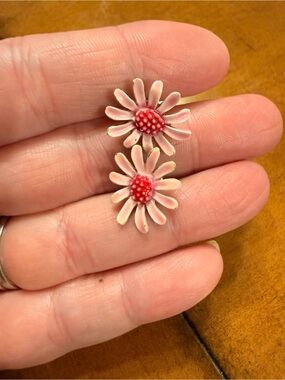 Vintage Pink Daisy Enamel Pierced Earrings – Adorable Retro Charm!